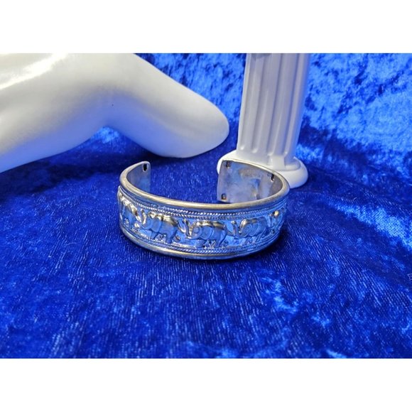 vintage signed best silver tone elephants trunks up design good luck cuff bracel - Picture 5 of 6
